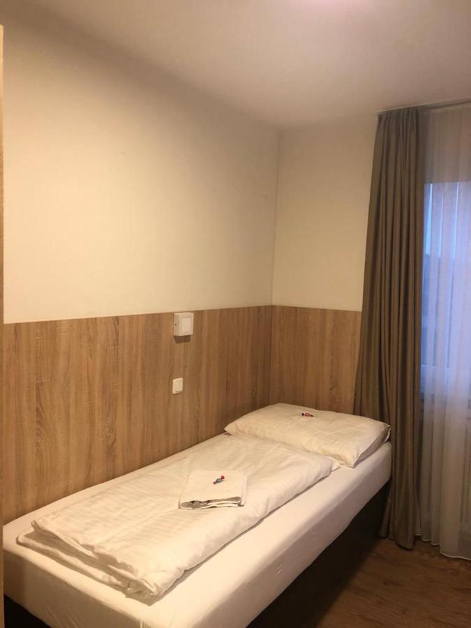 Gaestehaus Penny Rooms N Hallein Exterior photo
