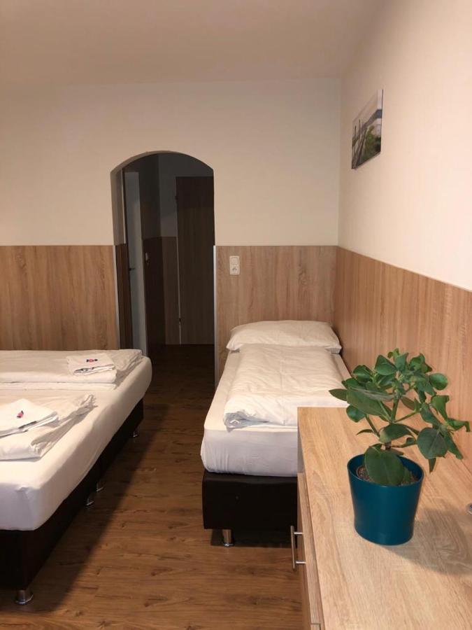 Gaestehaus Penny Rooms N Hallein Exterior photo