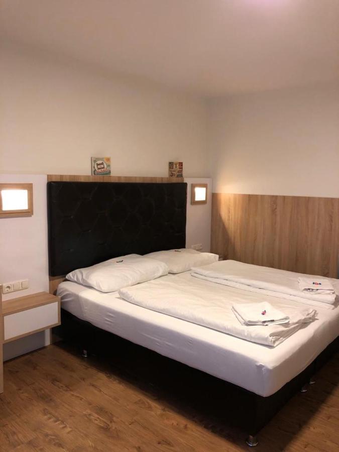 Gaestehaus Penny Rooms N Hallein Exterior photo